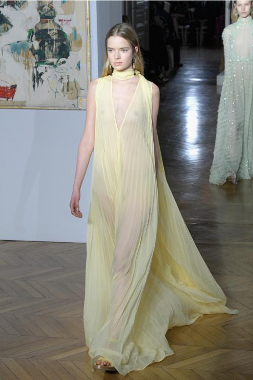 Лучшие «голые» платья прошлого года