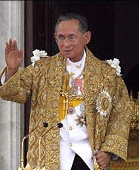 В Бангкоке прошли показательные слоновьи бои