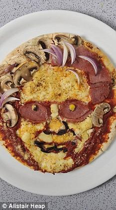 Пиццы улыбнулись знаменитыми лицами