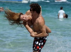 Редкие пляжные фото знаменитостей разных эпох