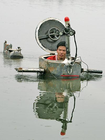 Китаец создал собственную подводную лодку