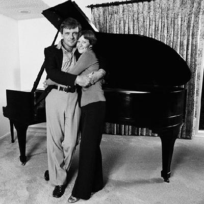 Звездные пары у себя дома: старые фотографии