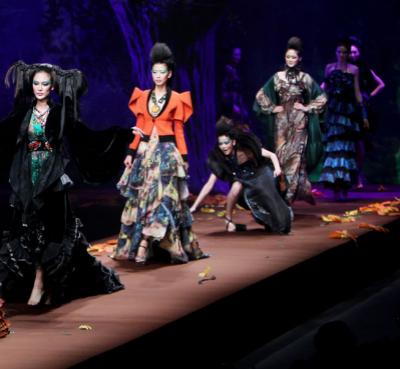 Жертвы неудобной обуви, длинных платьев и скользких полов