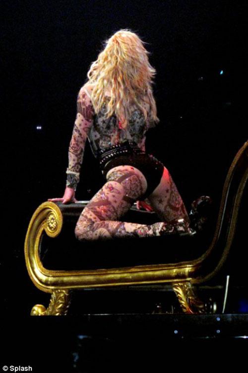 Бритни Спирс распилят пополам