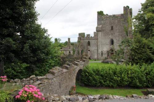 Замок Лип в Ирландии
Замок на этом месте был построен еще во времена железного века, поэтому у него было достаточно времени, чтобы обзавестись привидениями.