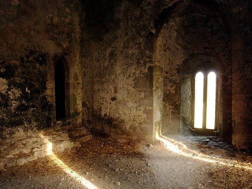 10 мистических замков с привидениями