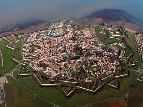 Средневековые бастионы притворились звёздами