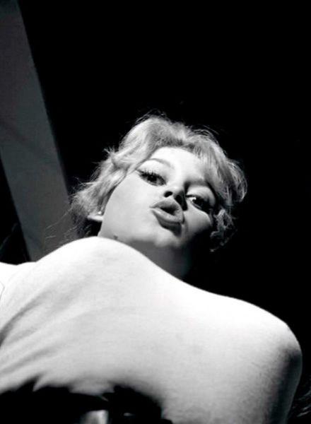 Редкие снимки знаменитостей прошлого и настоящего. Часть 15