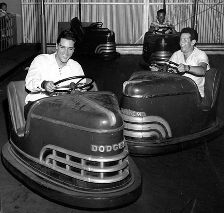 Редкие снимки знаменитостей прошлого и настоящего. Часть 15