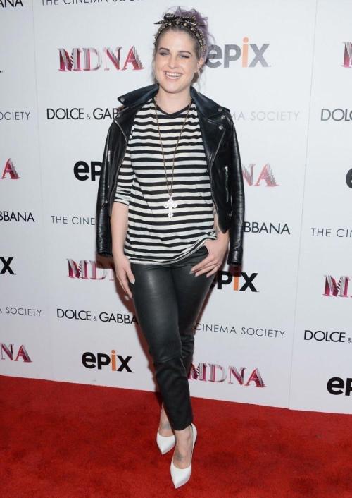 20 звезд, которые постоянно набирают вес