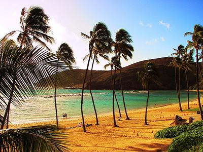 Земной рай: гавайский пляж внутри древнего кратера