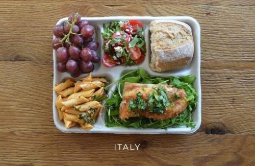 Что едят школьники по всему миру? 9 примеров школьных обедов разных стран
