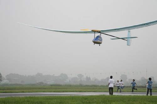 Самолет взлетел на 160 батарейках