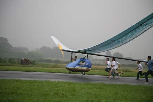 Самолет взлетел на 160 батарейках