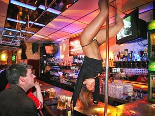 Конец "красных фонарей": проститутки Амстердама обречены на безработицу