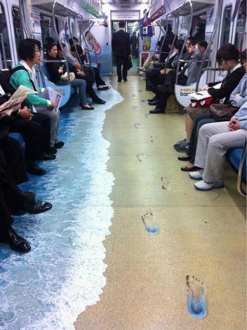 Реклама в корейском метро