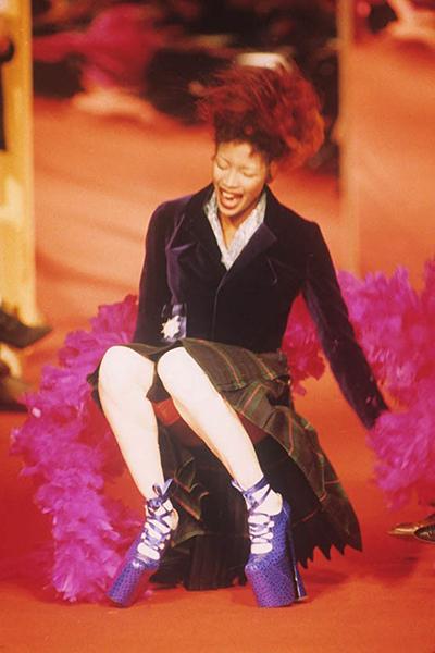 Курьезные падения знаменитостей