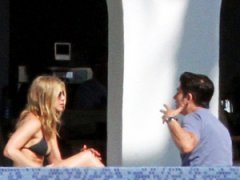 41-летняя Дженнифер Энистон в бикини произвела фурор