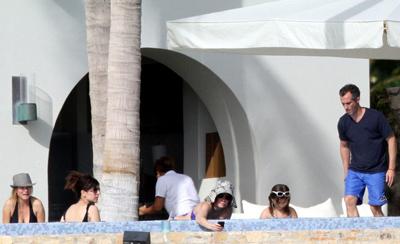 41-летняя Дженнифер Энистон в бикини произвела фурор