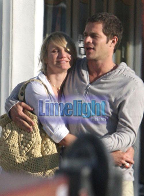 Кэмерон Диаз обручилась с садовником