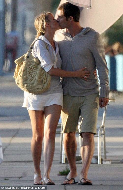 Кэмерон Диаз обручилась с садовником