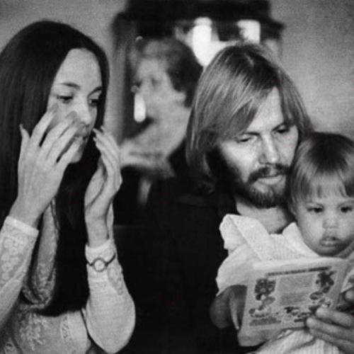 Редкие фото мировых знаменитостей в кругу семьи