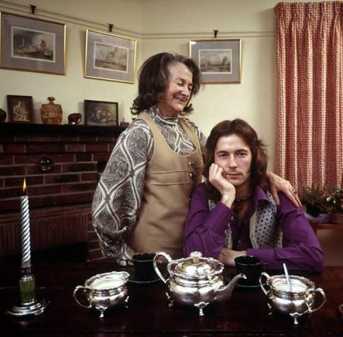 Редкие фото мировых знаменитостей в кругу семьи