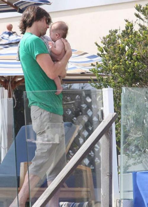 Редкие фото мировых знаменитостей в кругу семьи