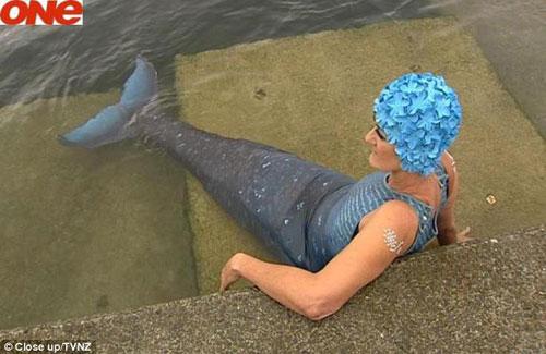 Женщина-инвалид стала русалкой с помощью спецэффекта