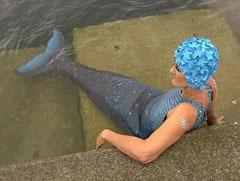 Женщина-инвалид стала русалкой с помощью спецэффекта