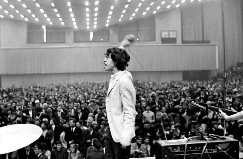 Редкие фото Beatles и Rolling Stones во время их первого тура по США
