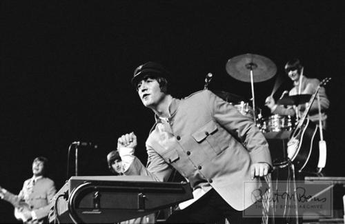 Редкие фото Beatles и Rolling Stones во время их первого тура по США