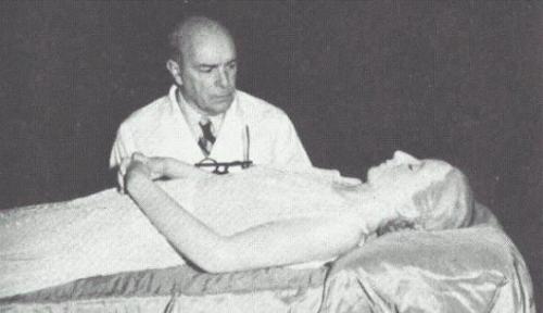 Мумификацией тела Эвиты занимался испанский врач Педро Ара.