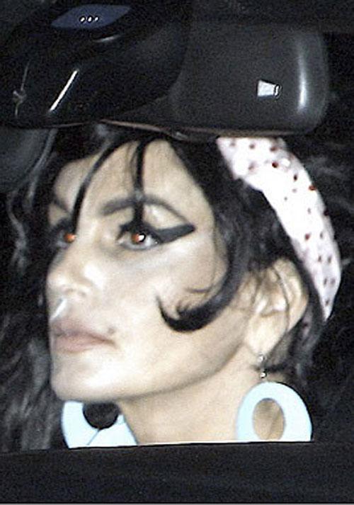Синди Кроуфорд  вырядилась в Эми Уайнхаус