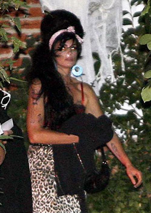 Синди Кроуфорд  вырядилась в Эми Уайнхаус