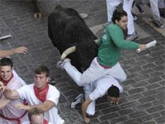 Быки забодали 13 человек  в испанской Памплоне