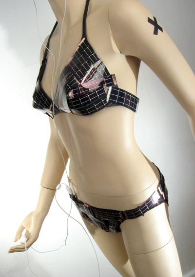 Подзарядите Ваш iPod от бикини