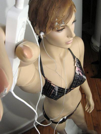 Подзарядите Ваш iPod от бикини