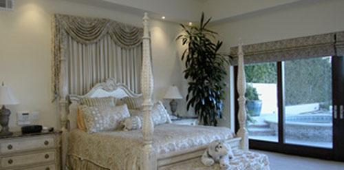 Томми Ли живет с бассейном