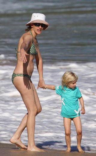 Голливудские красотки открыли купальный сезон