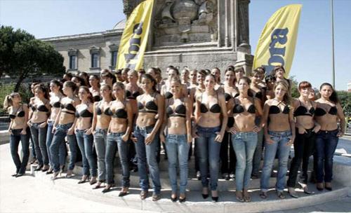 Испанки показали улучшенную грудь