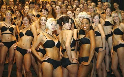 Испанки показали улучшенную грудь