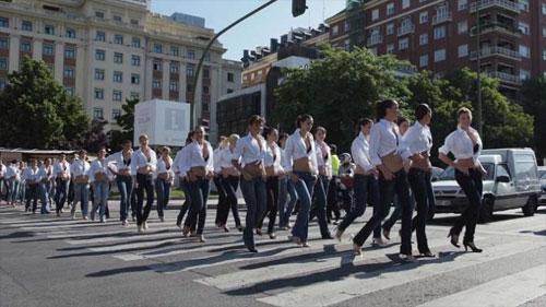 Испанки показали улучшенную грудь