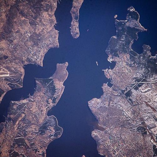 Земля в иллюминаторе: что выкладывают в Instagram российские космонавты