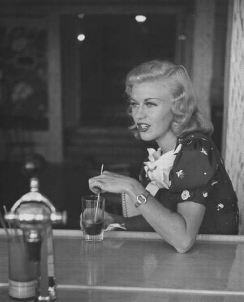 Редкие фотографии всемирно известных звезд. Часть 4