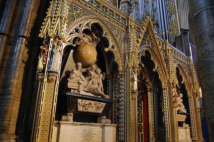 7 знаменитых могил