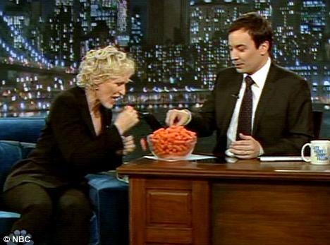 Гленн Клоуз затолкала в рот дюжину морковок