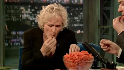 Гленн Клоуз затолкала в рот дюжину морковок