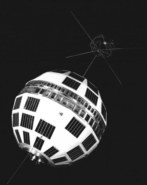 Спутник Телстар (Telstar), созданный в 1962 г. по проекту НИИ «Bell Telephone Laboratories» для ретрансляции телефонных звонков, а также передачи данных и телевизионных сигналов.