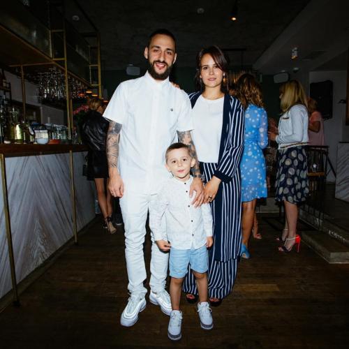 Кем были первые девушки резидентов Black Star